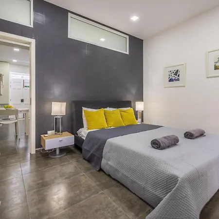 Spinola Bay Hideaway Apartment